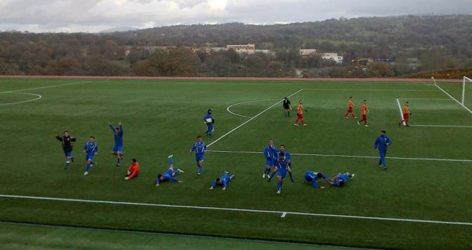 I giocatori del Fonni salutano i tifosi a fine partita (F. Fabrizio Porru)