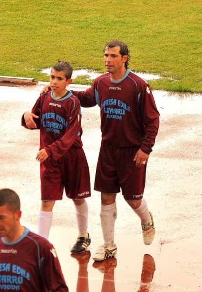 Marco e Samuele Frongia mentre escono dal campo a Macomer