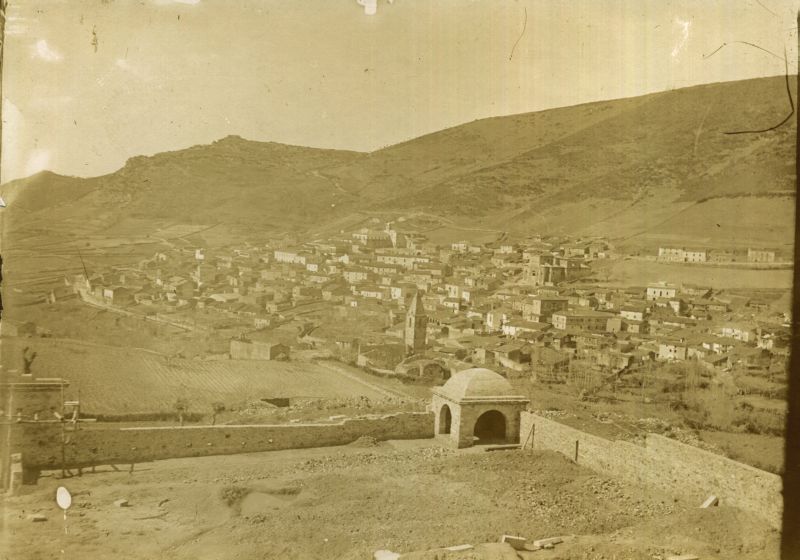 Orani nel 1906. In primo piano “Campusantu vezzu”
