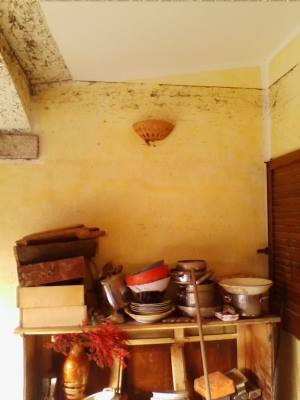 L'interno di un ristorante interessato dall'alluvione