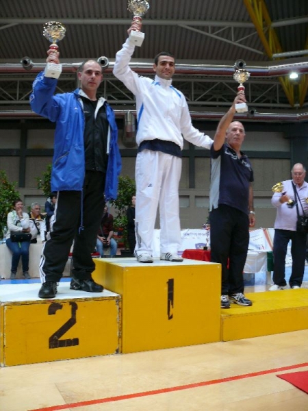 Il maestro Efrem Arbau ritira il trofeo dei Cadetti A