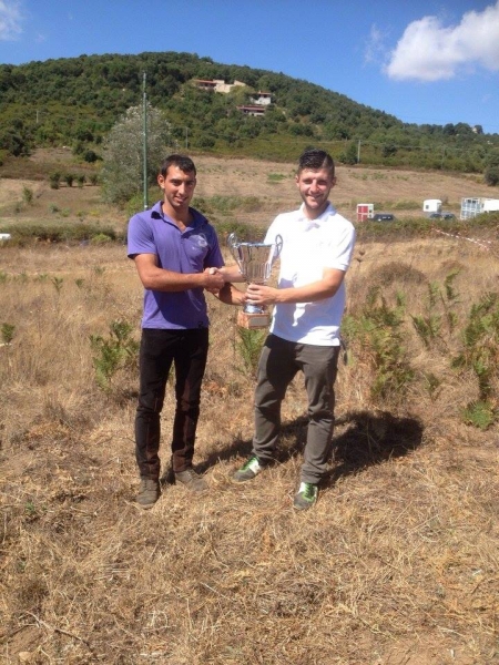 Daniele Arca riceve il premio da Marco Ladu