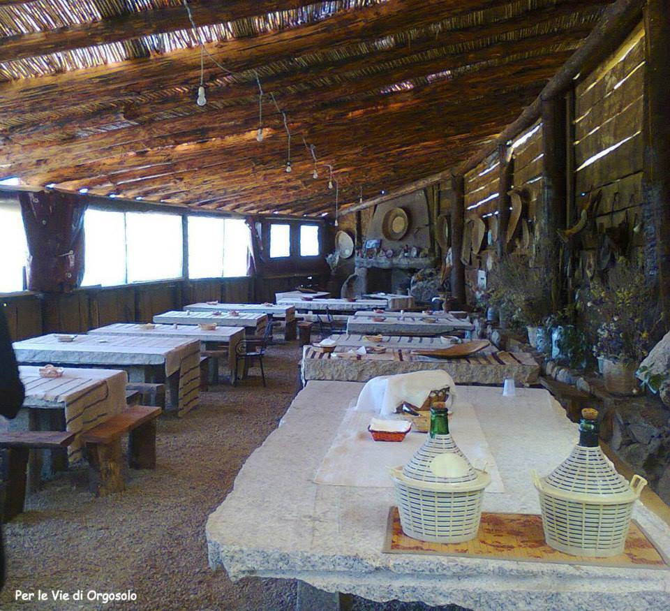 Orgosolo. (Foto tratta da www.visiteguidateperleviedi.com