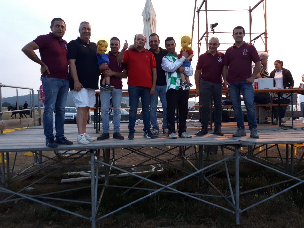 Gianluca Fais con la giubba bianco verde